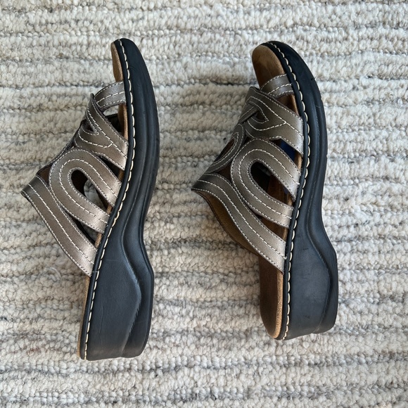 Clarks Bendables Metallic Lexi Sycamore Sandals, size 11 - Picture 4 of 6